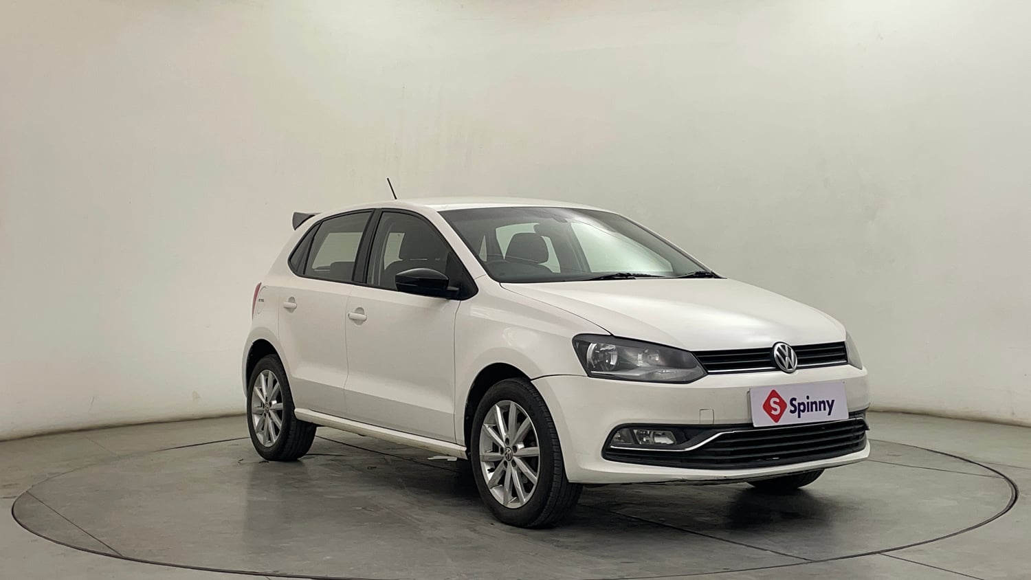 Used 2018 Volkswagen Polo Highline Plus 1.0 (P) 16 Alloy Petrol Manual exterior RIGHT FRONT CORNER VIEW