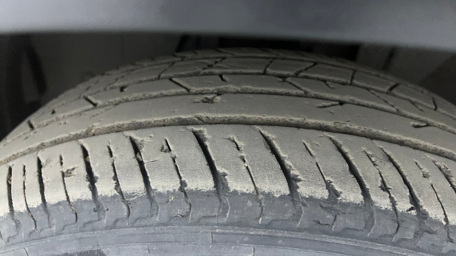 Used 2024 Nissan Magnite XV Premium Turbo CVT Dual Tone Petrol Automatic tyres LEFT FRONT TYRE TREAD VIEW