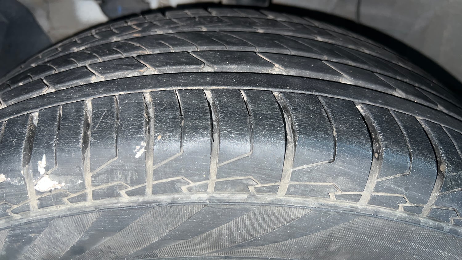 Used 2022 Hyundai Creta SX 1.5 Petrol Executive Petrol Manual tyres LEFT FRONT TYRE TREAD VIEW