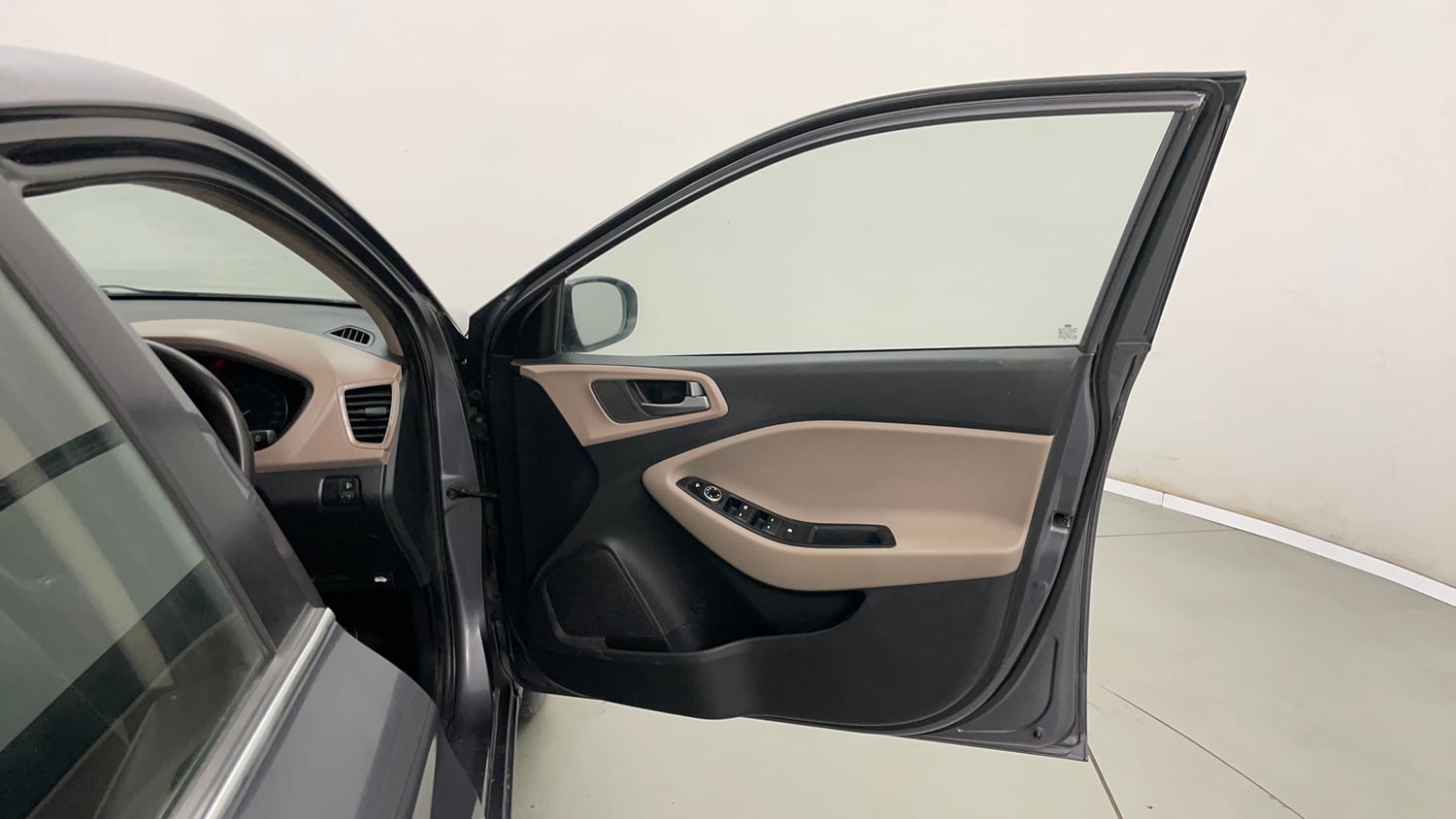 Used 2017 Hyundai Elite i20 Sportz 1.2 Petrol Manual interior RIGHT FRONT DOOR OPEN VIEW