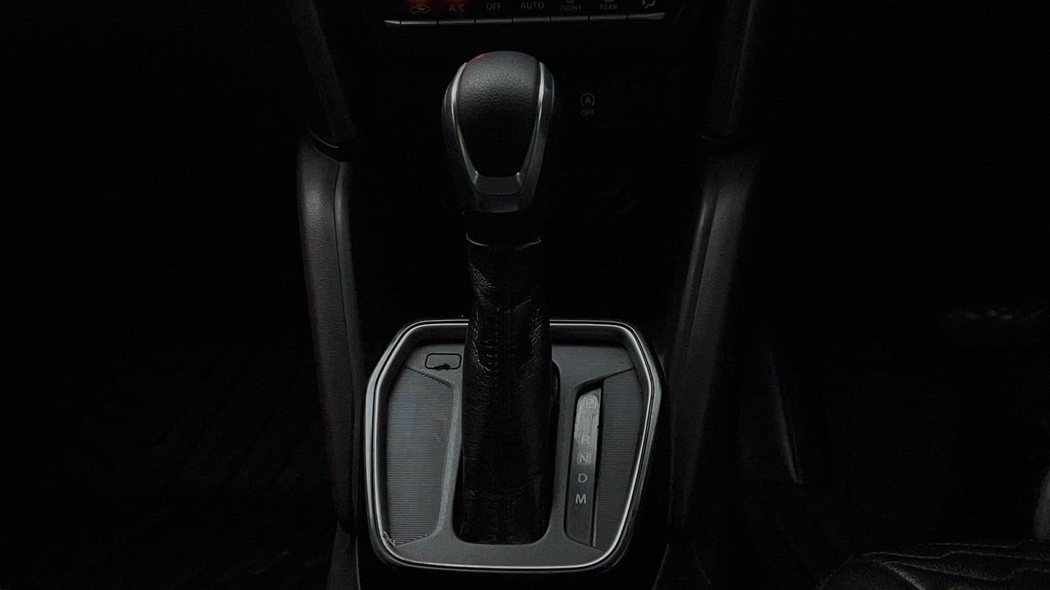 Used 2023 Maruti Suzuki Grand Vitara Zeta Smart Hybrid AT Petrol Automatic interior GEAR  KNOB VIEW