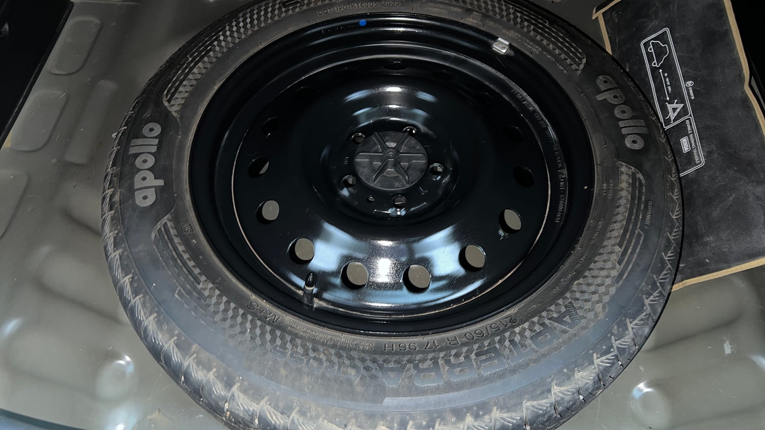 Used 2023 Maruti Suzuki Grand Vitara Zeta Smart Hybrid AT Petrol Automatic tyres SPARE TYRE VIEW