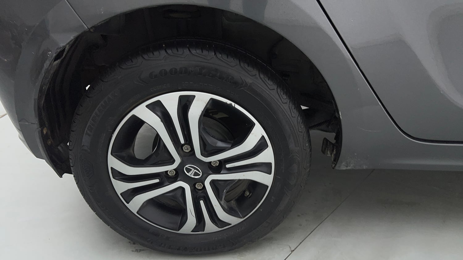 Used 2022 Tata Tiago XT Petrol Manual tyres RIGHT REAR TYRE RIM VIEW