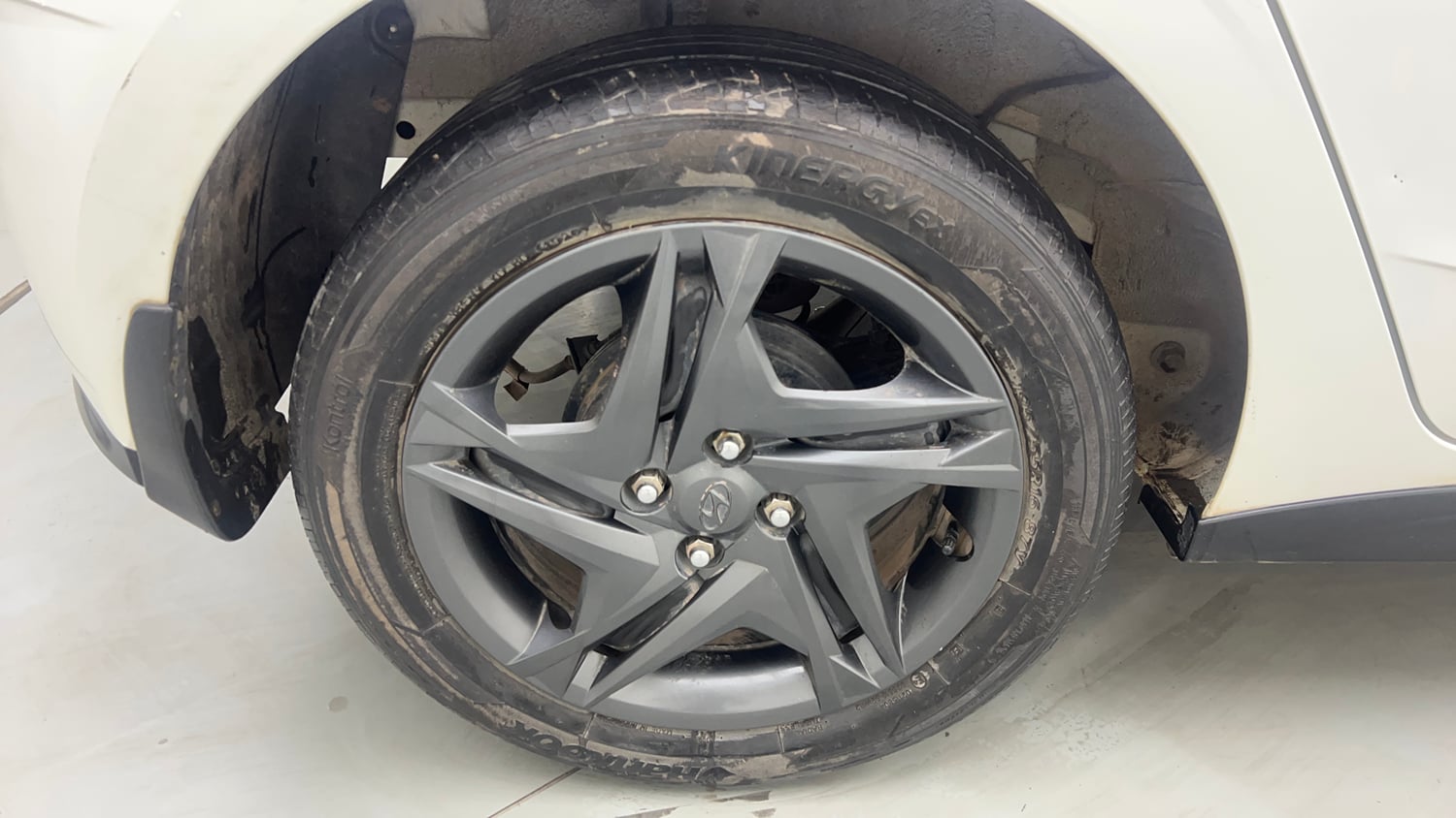 Used 2021 Hyundai i20 Sportz 1.2 MT Petrol Manual tyres RIGHT REAR TYRE RIM VIEW