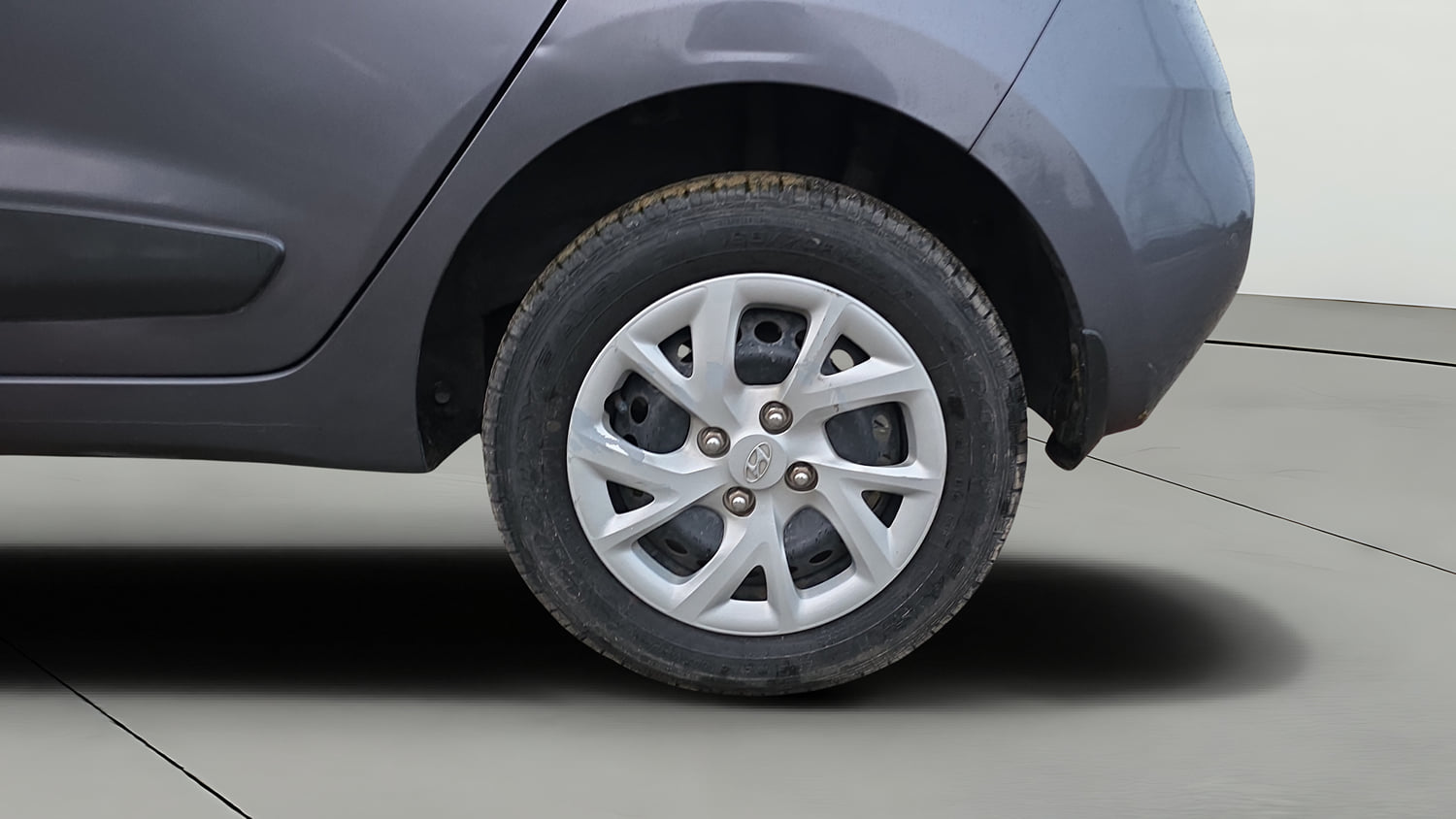 Used 2018 Hyundai Grand i10 Sportz (O) 1.2 Kappa VTVT Petrol Manual tyres LEFT REAR TYRE RIM VIEW