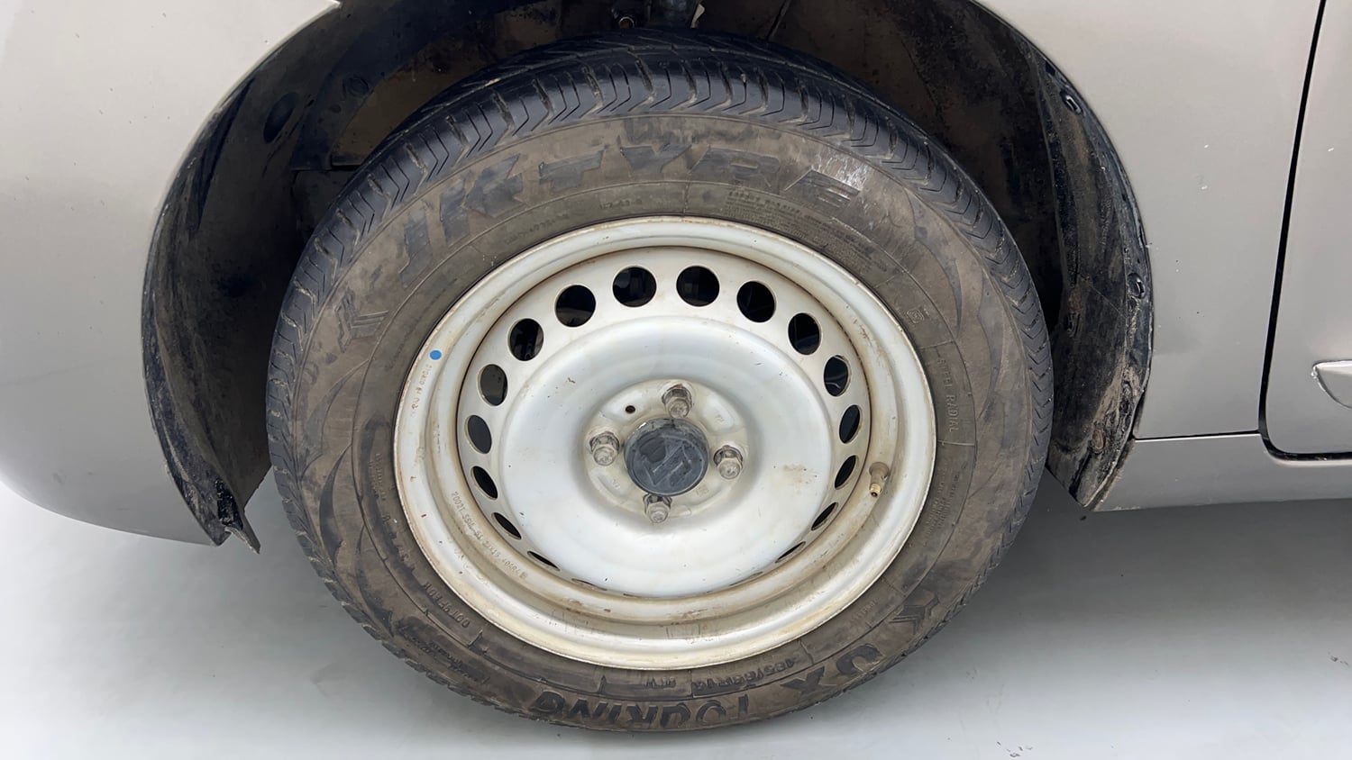 Used 2020 Maruti Suzuki Baleno Sigma Petrol Manual tyres LEFT FRONT TYRE RIM VIEW