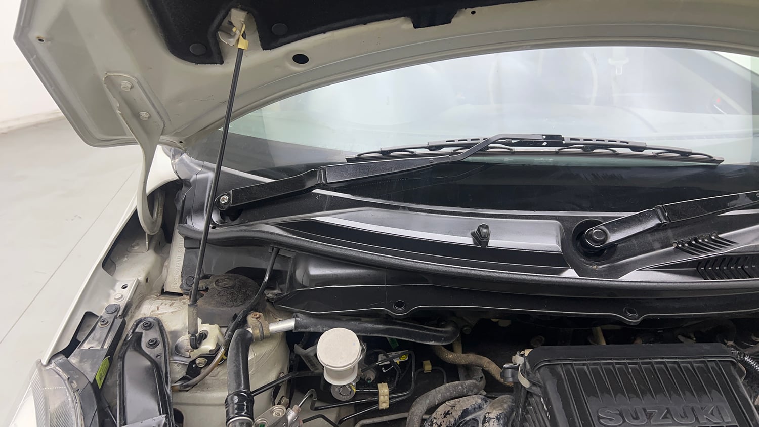 Used 2017 Maruti Suzuki Swift Dzire VXI Petrol Manual engine ENGINE RIGHT SIDE HINGE & APRON VIEW