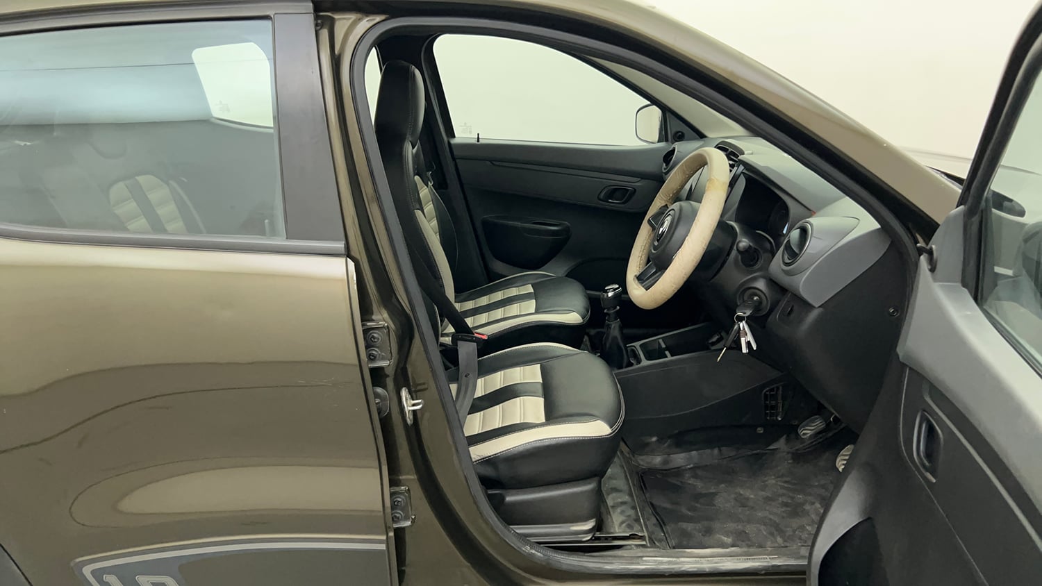 Used 2020 Renault Kwid RXT 1.0 Opt Petrol Manual interior RIGHT SIDE FRONT DOOR CABIN VIEW