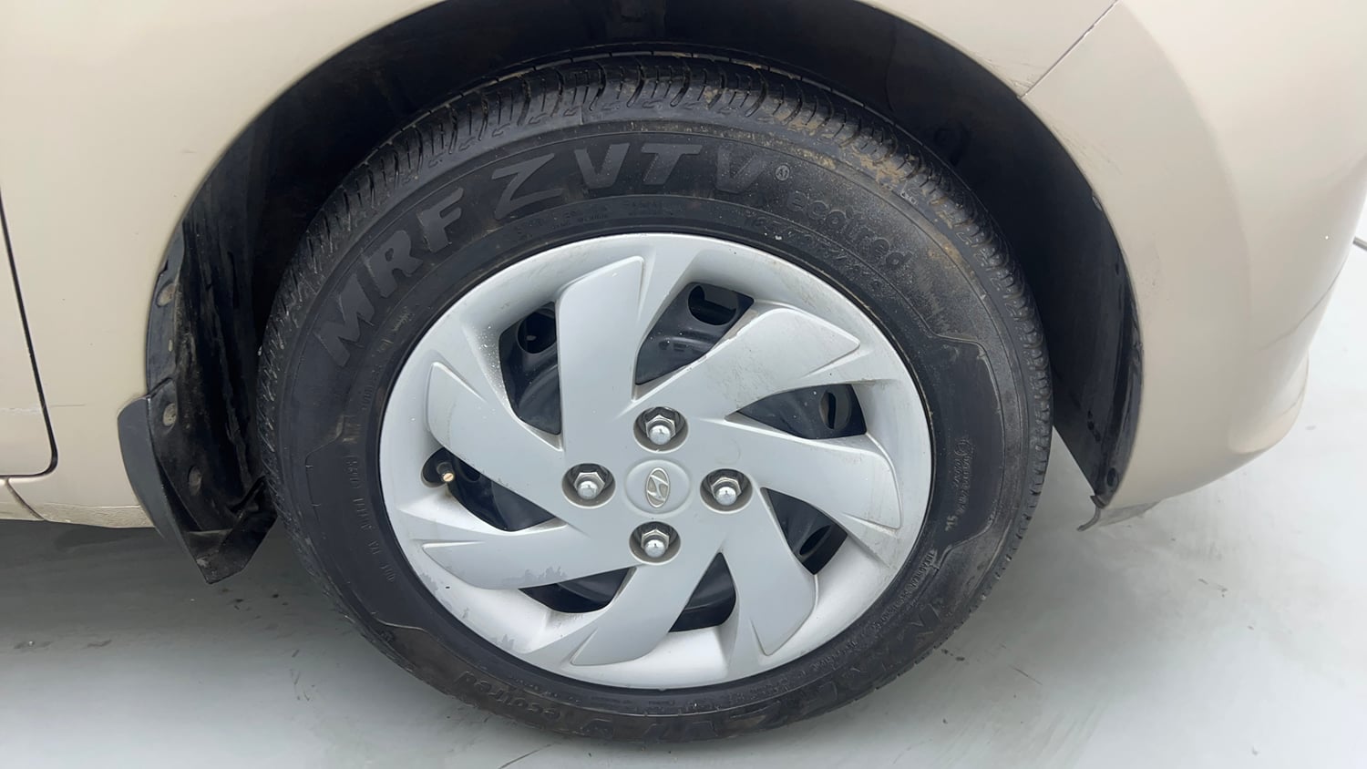 Used 2019 Hyundai Santro Sportz AMT Petrol Automatic tyres RIGHT FRONT TYRE RIM VIEW