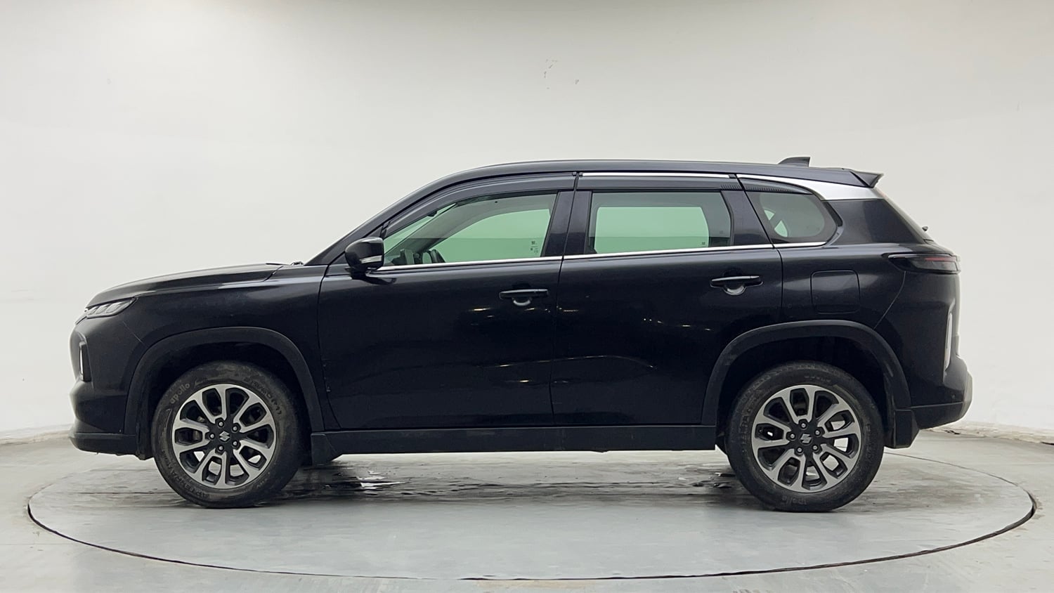 Used 2023 Maruti Suzuki Grand Vitara Zeta Smart Hybrid AT Petrol Automatic exterior LEFT SIDE VIEW
