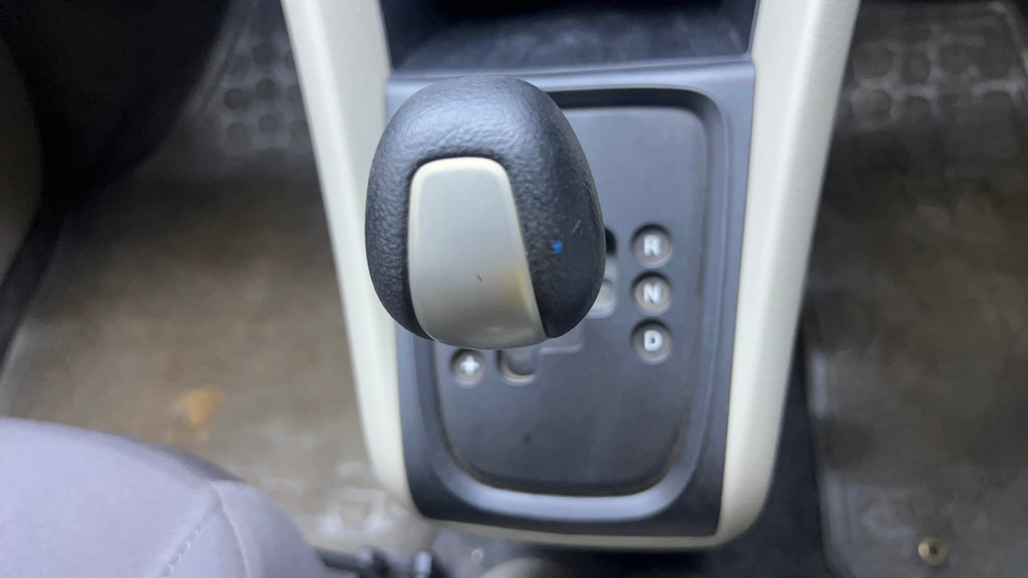Used 2015 Maruti Suzuki Celerio VXi AMT Petrol Automatic interior GEAR  KNOB VIEW