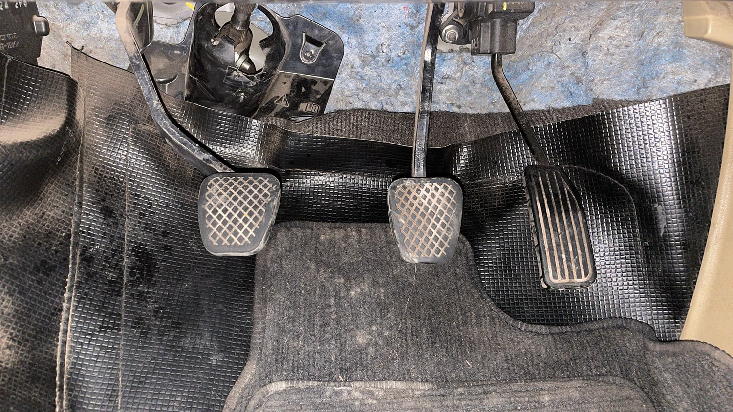 Used 2013 Honda City 1.5 V MT Petrol Manual interior PEDALS VIEW