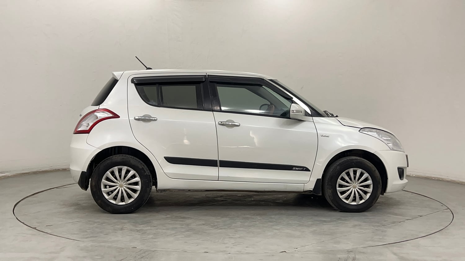 Used 2013 Maruti Suzuki Swift VDi Diesel Manual exterior RIGHT SIDE VIEW