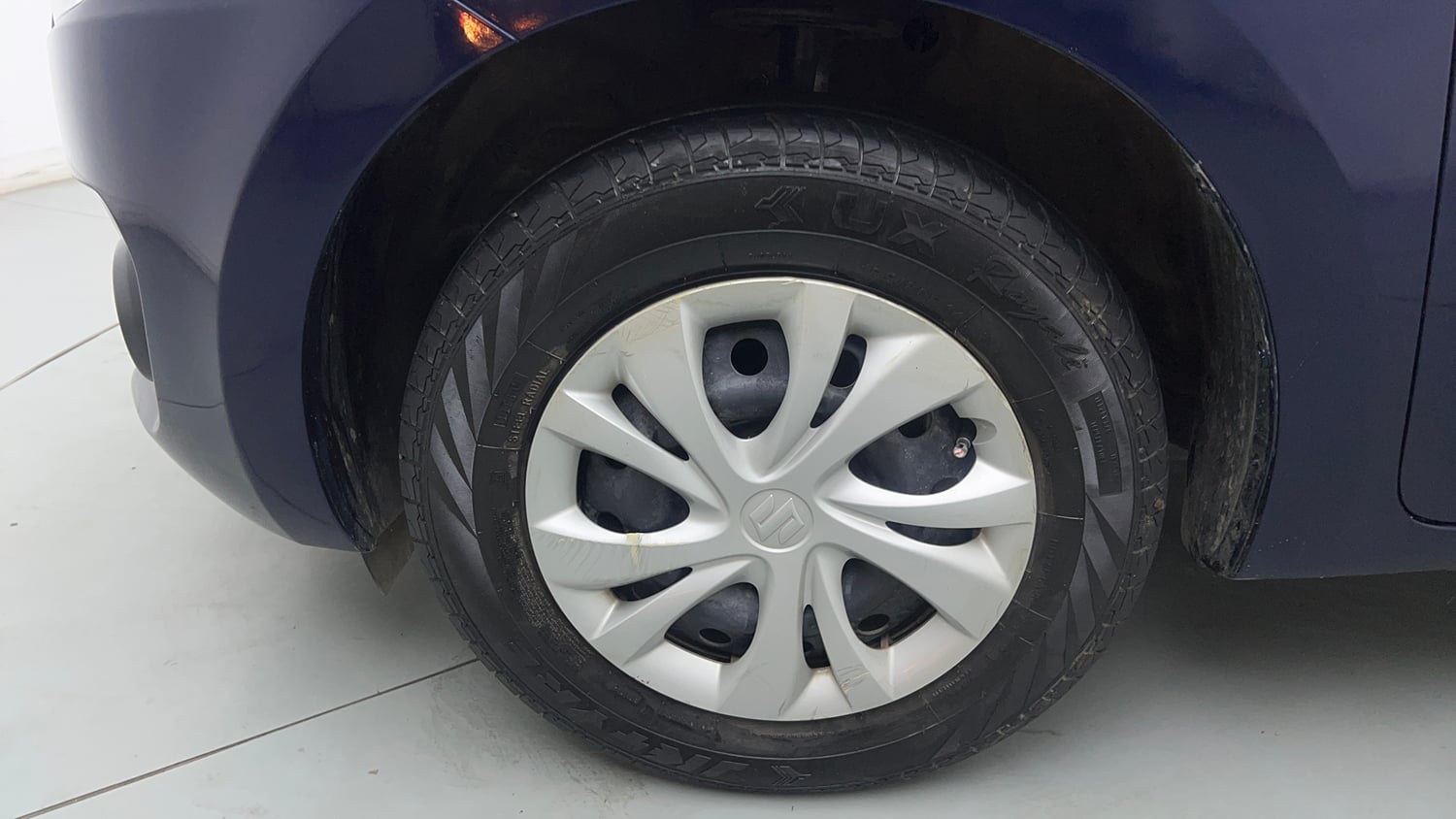 Used 2022 Maruti Suzuki Swift VXi Petrol Manual tyres LEFT FRONT TYRE RIM VIEW