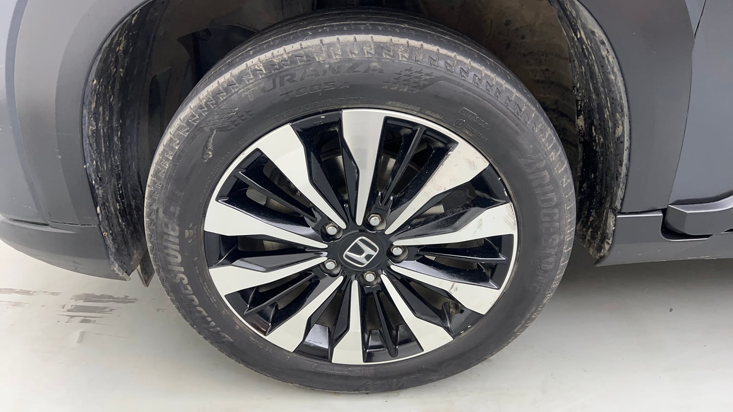 Used 2024 Honda Elevate VX CVT Petrol Automatic tyres LEFT FRONT TYRE RIM VIEW