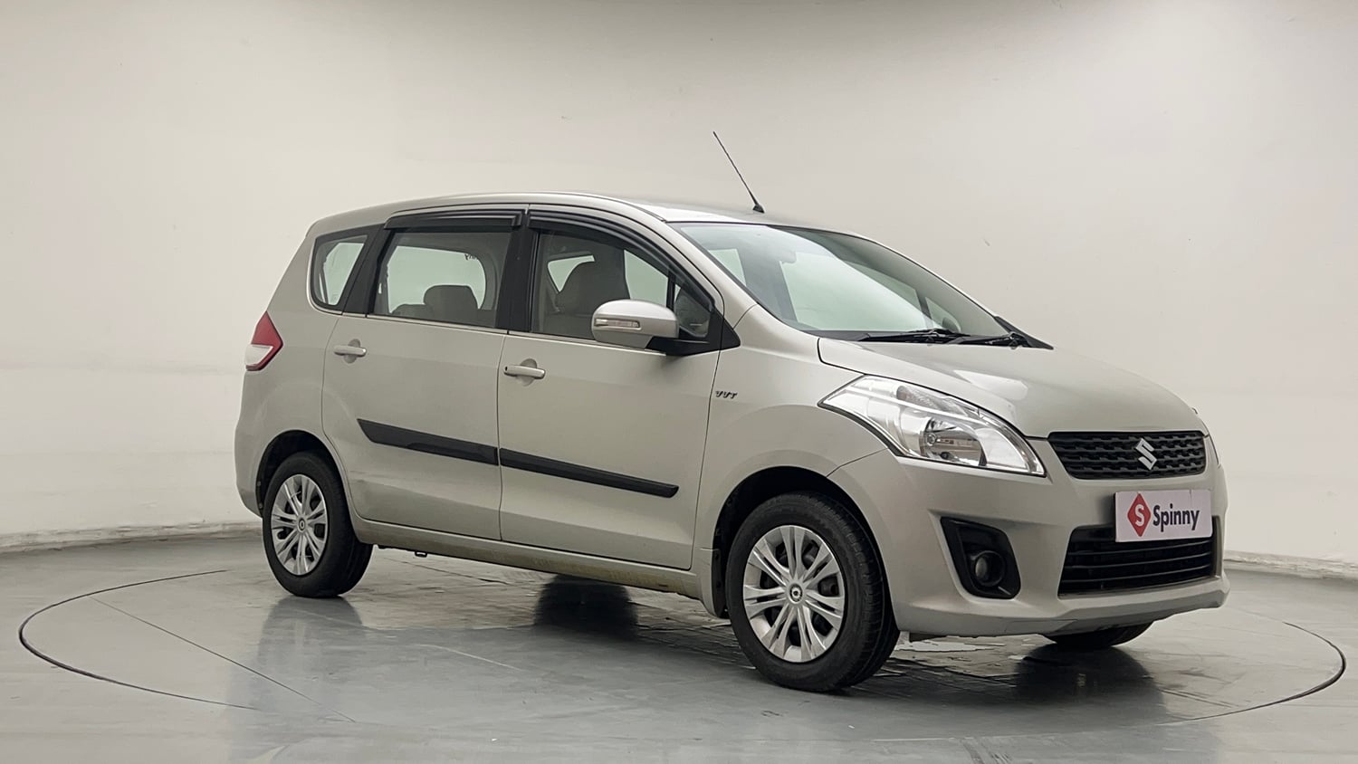 Used 2015 Maruti Suzuki Ertiga Vxi Petrol Manual exterior RIGHT FRONT CORNER VIEW