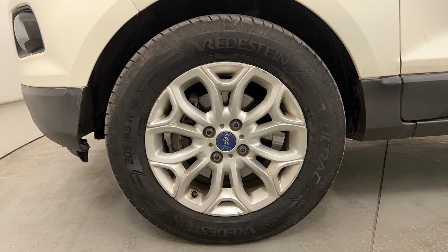 Used 2014 Ford EcoSport Titanium 1.5 TDCi (Opt) Diesel Manual tyres LEFT FRONT TYRE RIM VIEW
