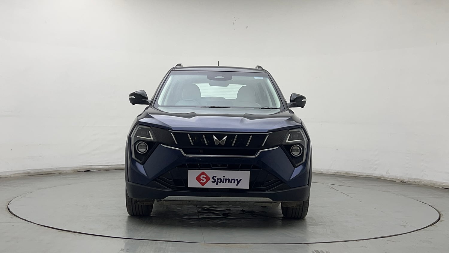 Used 2024 Mahindra XUV 3XO AX7L 1.2 Petrol AT Petrol Automatic exterior FRONT VIEW