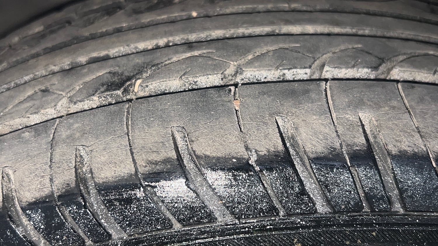 Used 2013 Honda Brio S MT Petrol Manual tyres LEFT FRONT TYRE TREAD VIEW