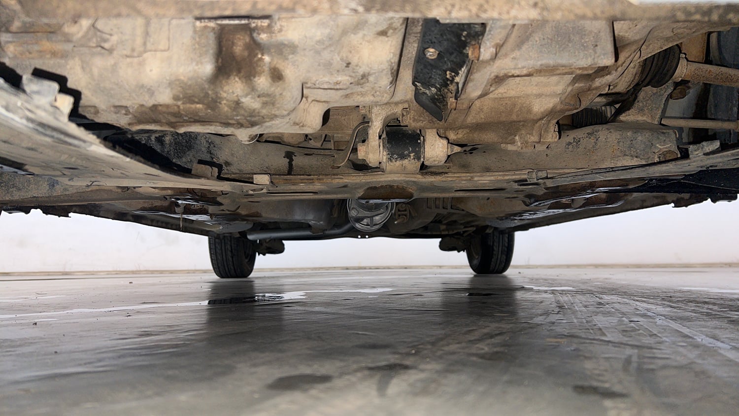 Used 2013 Honda Amaze 1.2 EX i-VTEC Petrol Manual extra FRONT LEFT UNDERBODY VIEW
