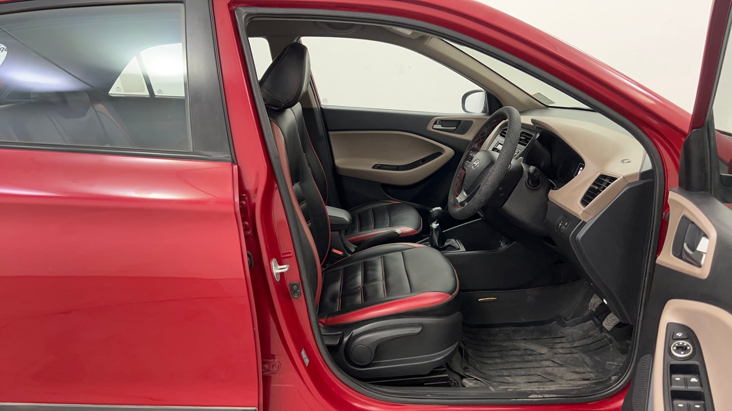 Used 2015 Hyundai Elite i20 Asta 1.2 Petrol Manual interior RIGHT SIDE FRONT DOOR CABIN VIEW