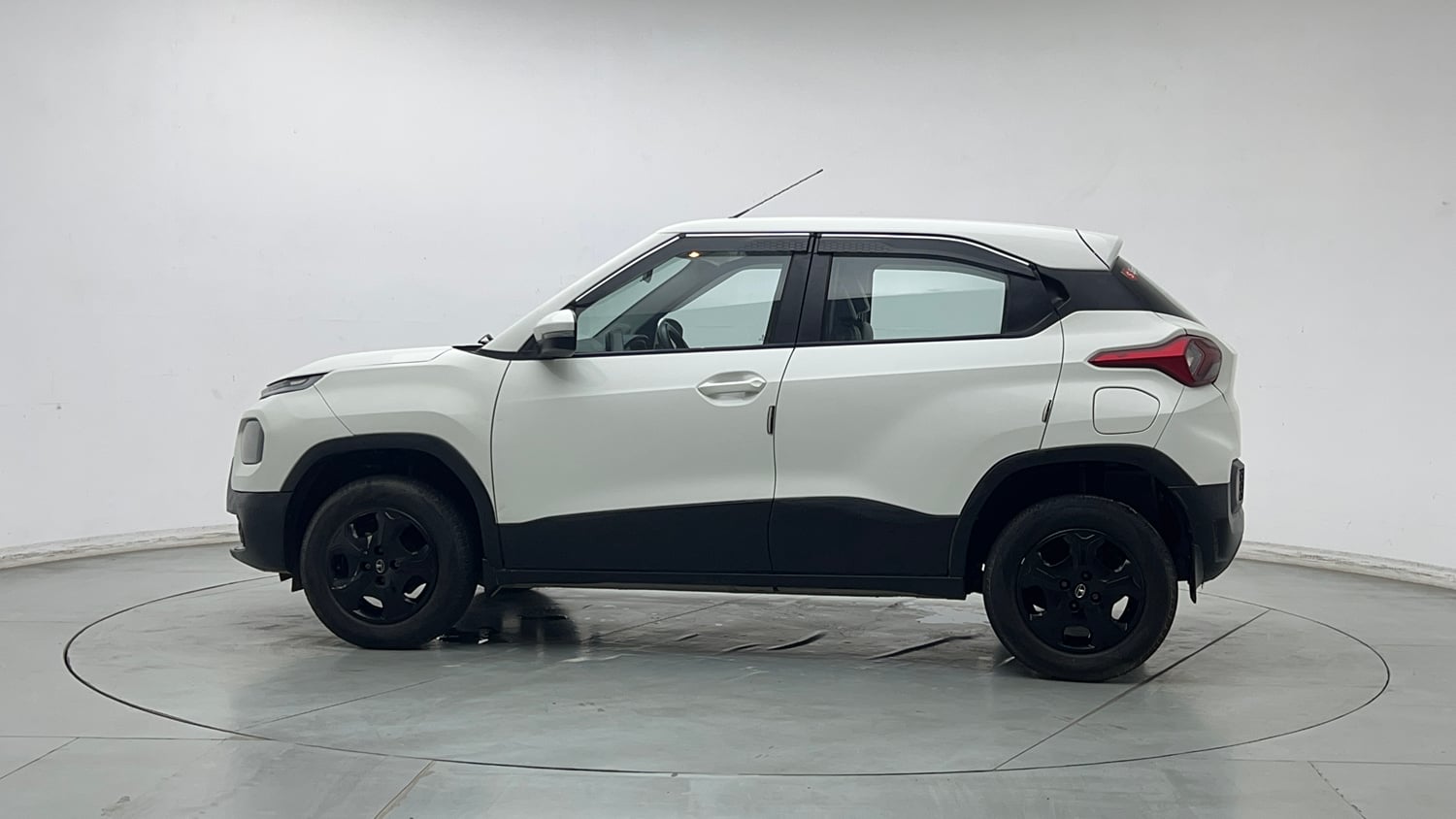 Used 2023 Tata Punch Accomplished MT Petrol Manual exterior LEFT SIDE VIEW