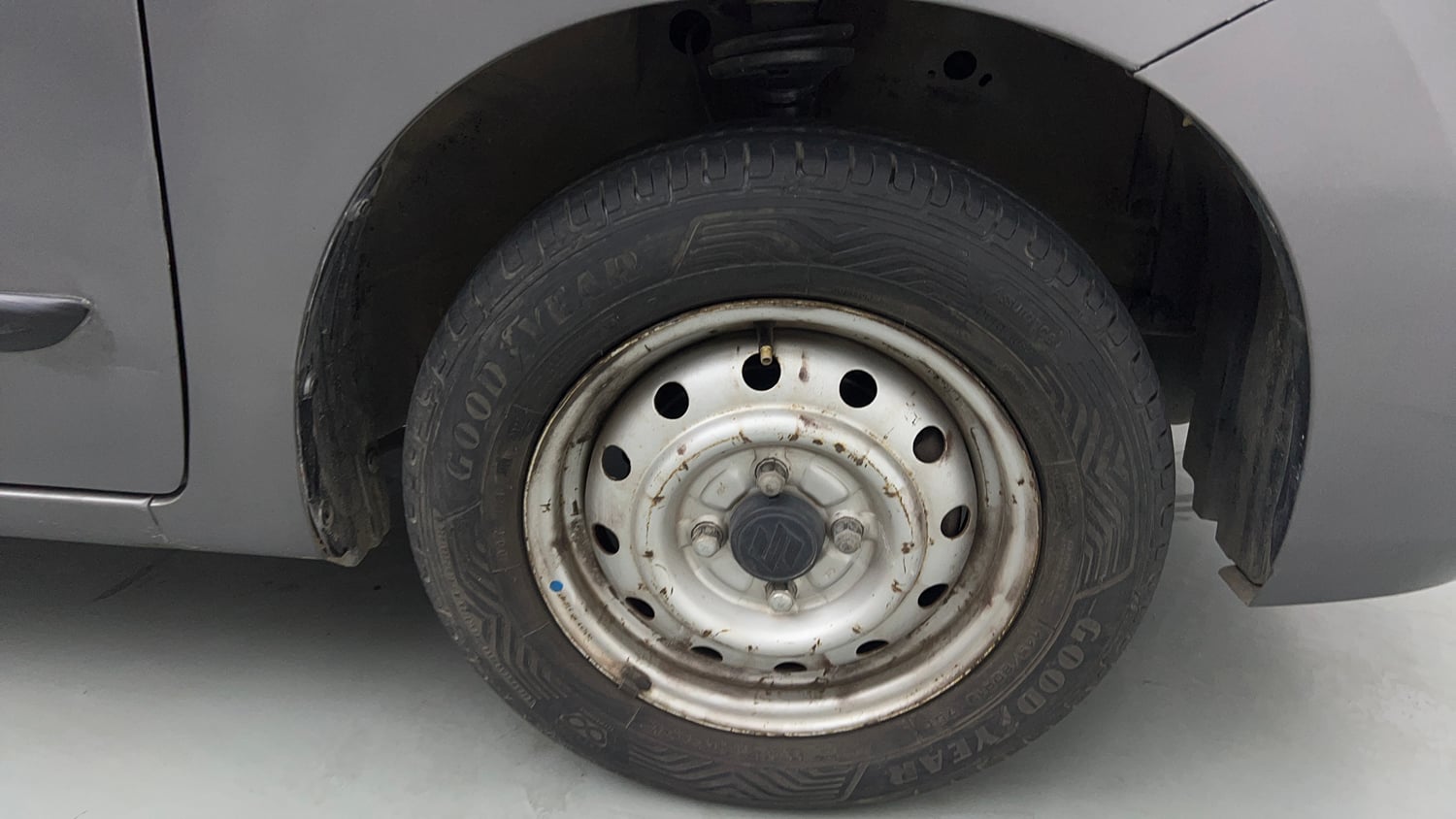 Used 2014 Maruti Suzuki Wagon R LXI Petrol Manual tyres RIGHT FRONT TYRE RIM VIEW