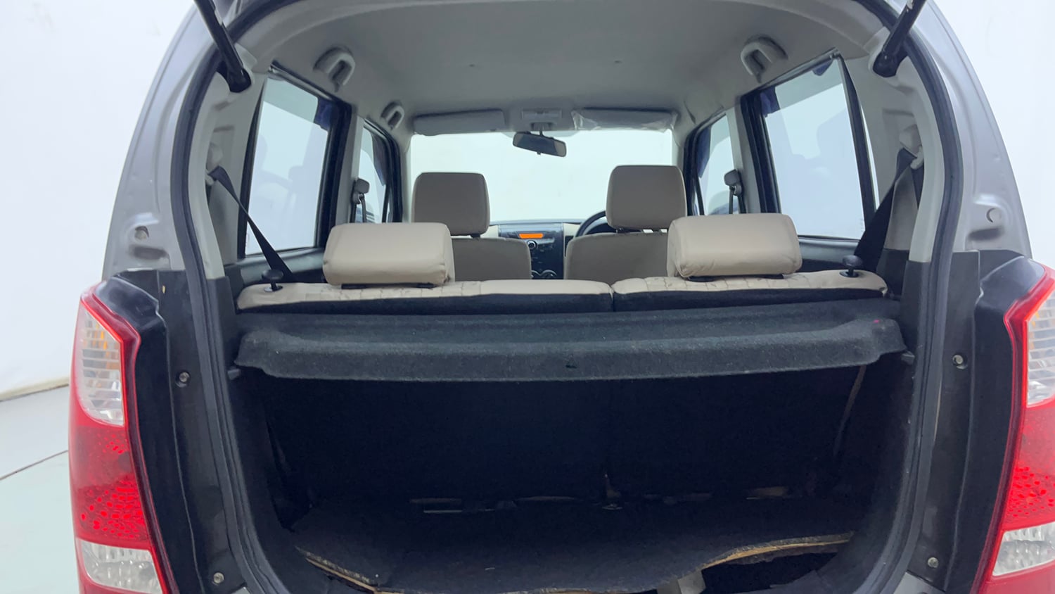 Used 2018 Maruti Suzuki Wagon R 1.0 VXI AMT Petrol Automatic interior DICKY INSIDE VIEW