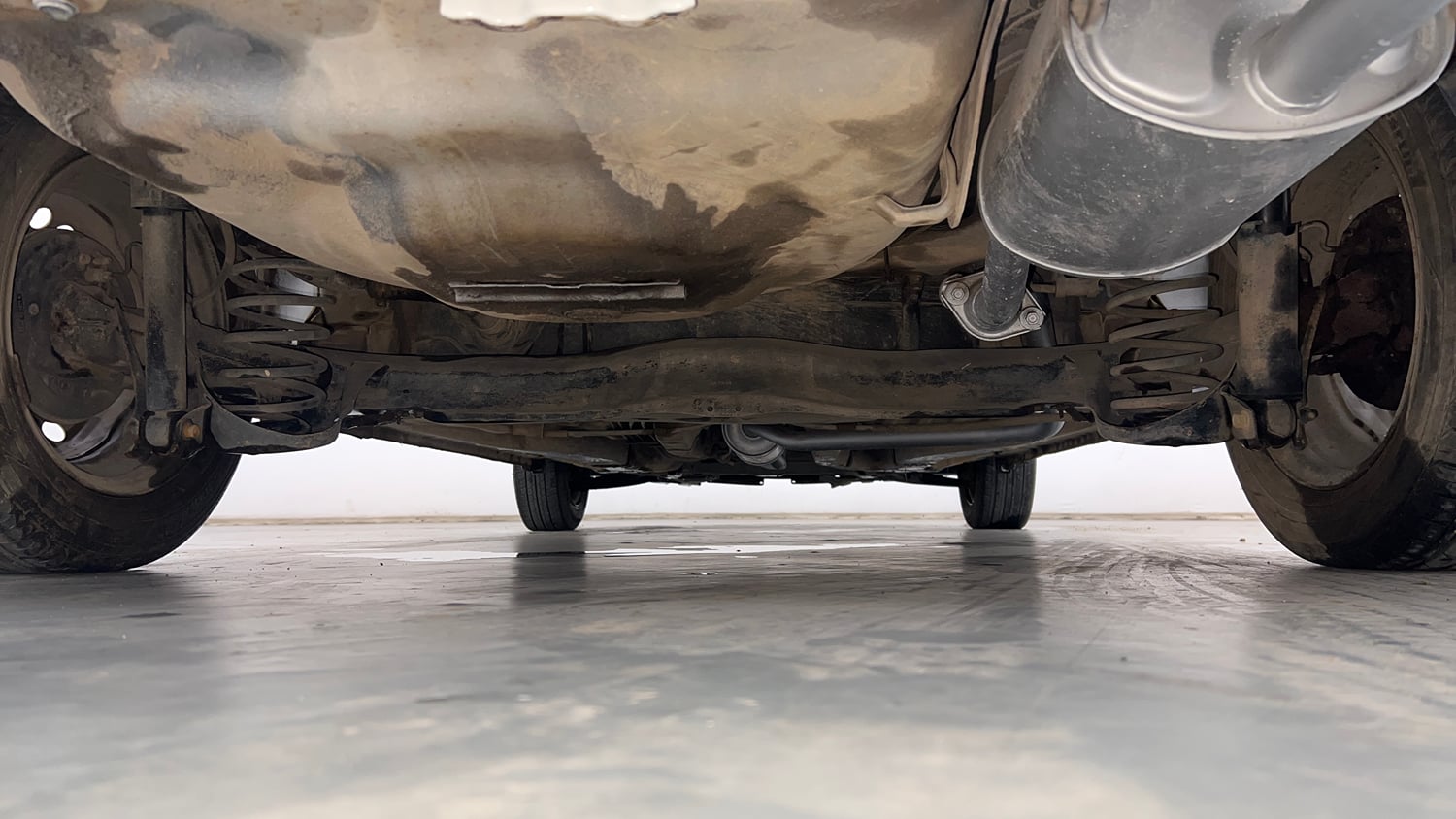 Used 2013 Honda Amaze 1.2 EX i-VTEC Petrol Manual extra REAR UNDERBODY VIEW (TAKEN FROM REAR)