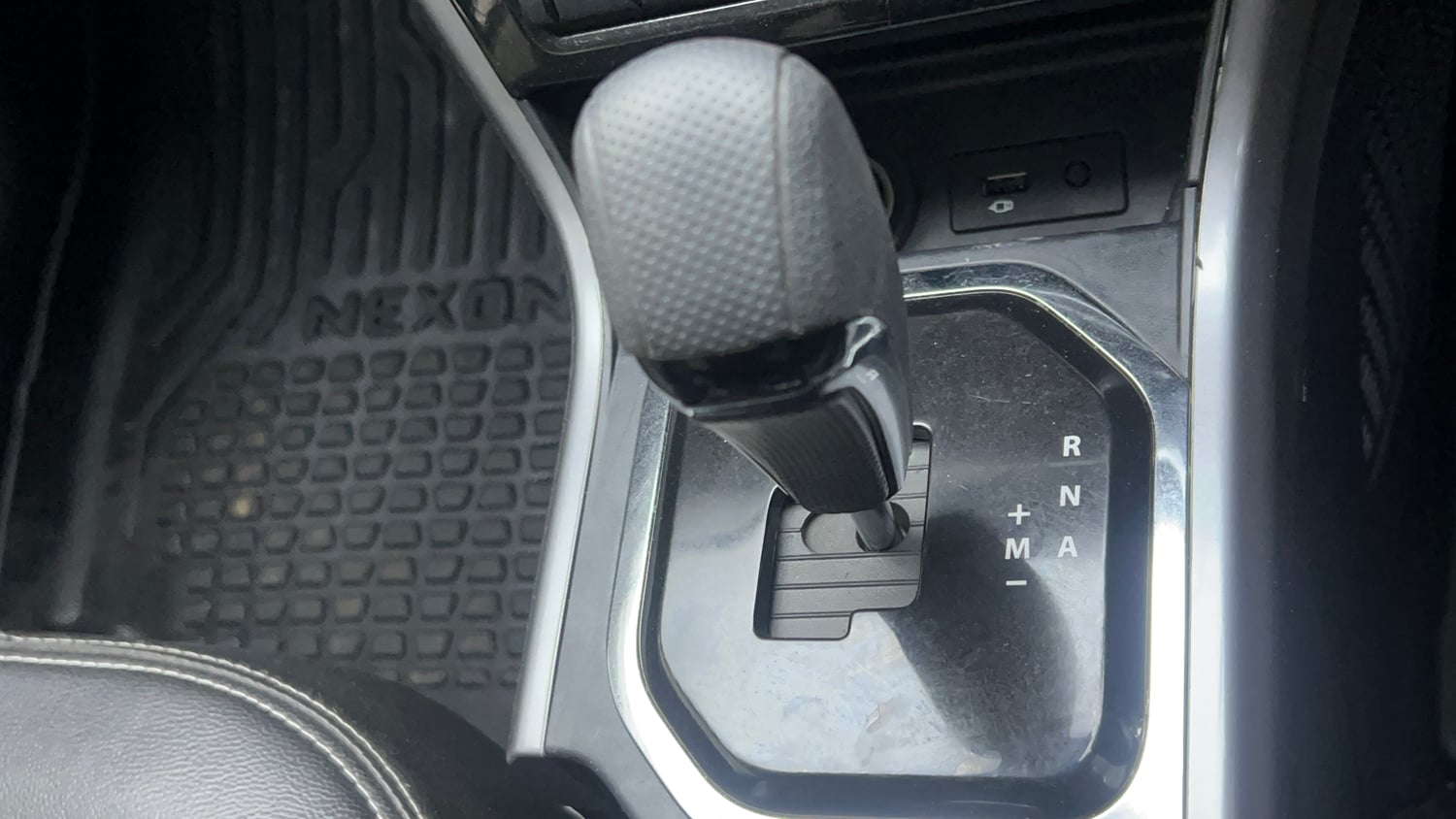 Used 2022 Tata Nexon XMA Plus (S) Petrol Automatic interior GEAR  KNOB VIEW