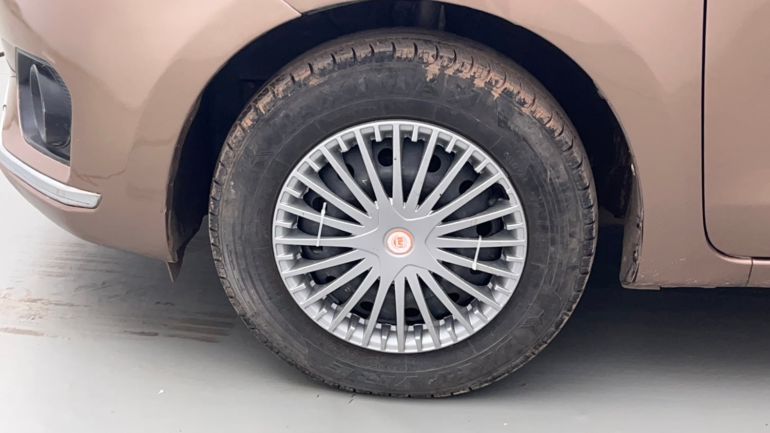 Used 2019 Maruti Suzuki Dzire VDi Diesel Manual tyres LEFT FRONT TYRE RIM VIEW