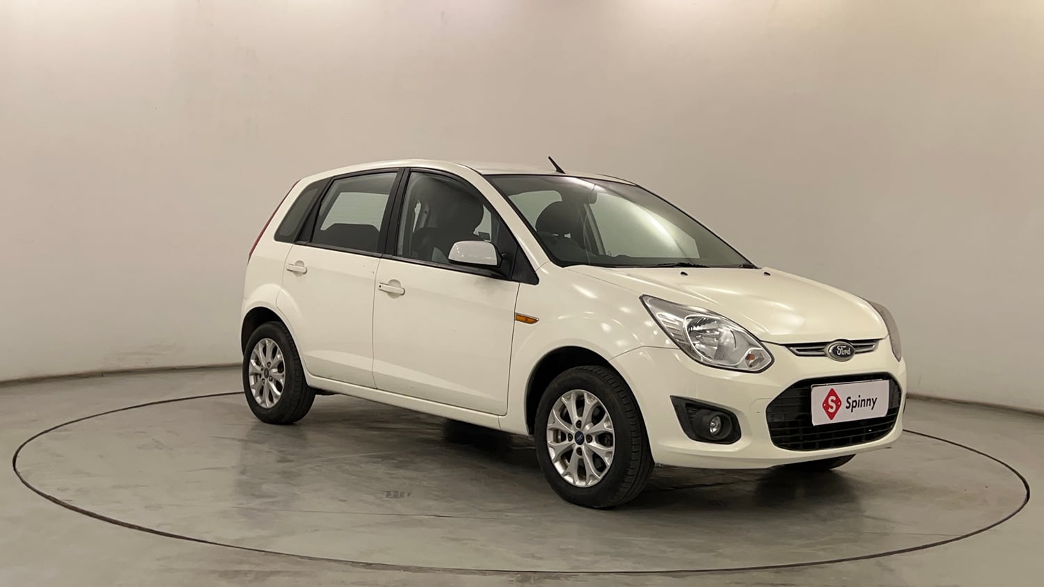 Used 2014 Ford Figo Duratec Petrol Titanium 1.2 Petrol Manual exterior RIGHT FRONT CORNER VIEW