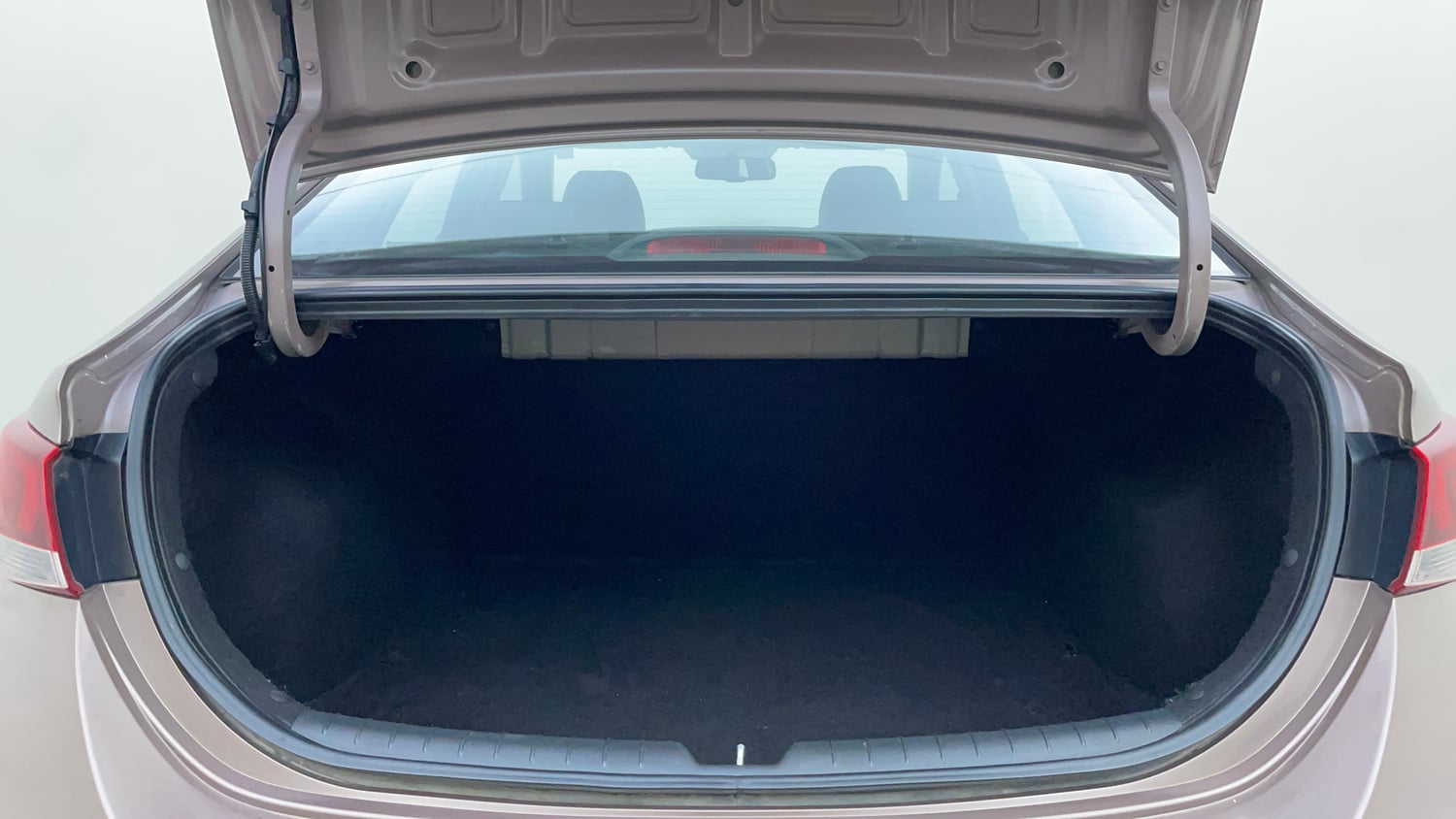 Used 2019 Hyundai Verna SX (O)1.6 VTVT Petrol Manual interior DICKY INSIDE VIEW