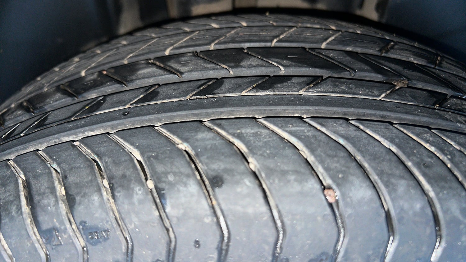 Used 2021 Skoda Kushaq Style 1.0L TSI AT Petrol Automatic tyres RIGHT REAR TYRE TREAD VIEW