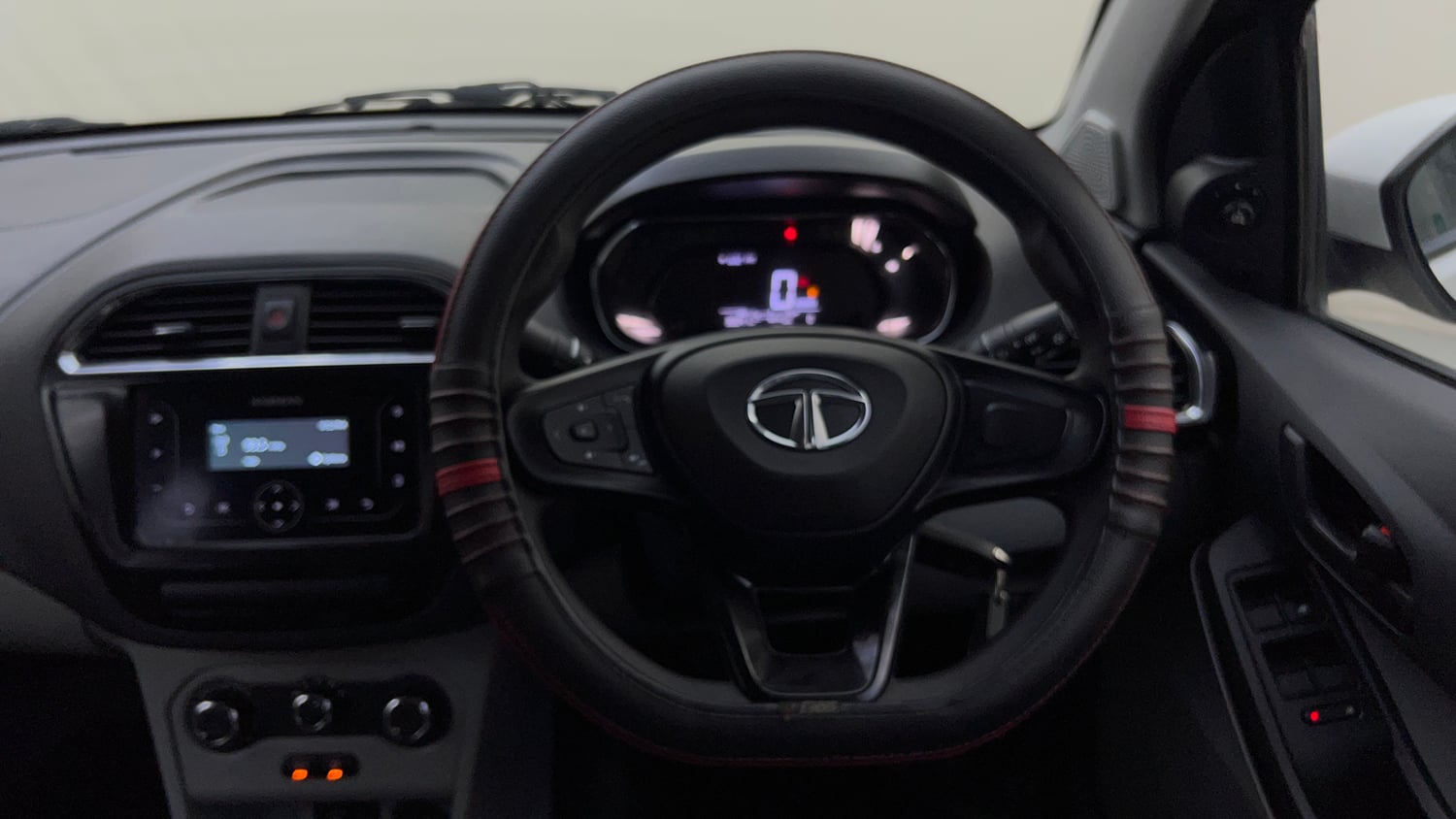 Used 2021 Tata Tiago XT Petrol Manual top_features Steering mounted controls