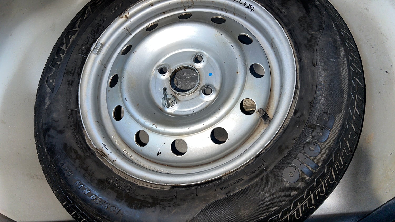 Used 2013 Maruti Suzuki Swift LXi Petrol Manual tyres SPARE TYRE VIEW