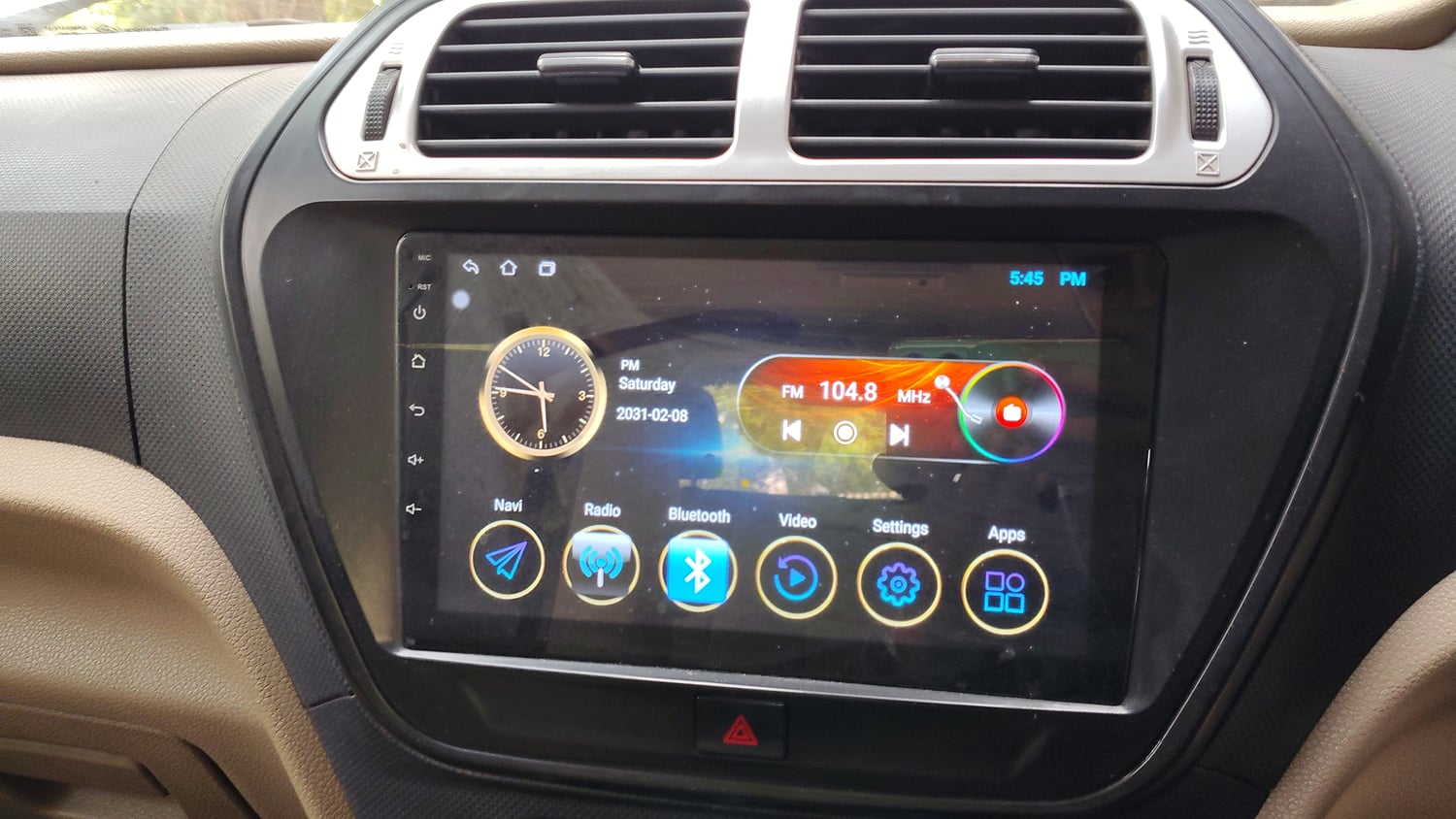 Used 2017 Mahindra TUV300 T8 mHAWK100 Diesel Manual top_features Integrated (in-dash) music system