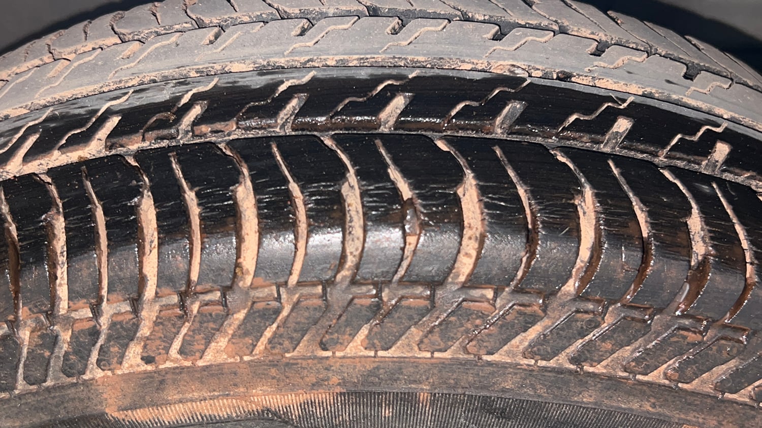 Used 2017 Maruti Suzuki Swift Lxi (O) Petrol Manual tyres RIGHT FRONT TYRE TREAD VIEW