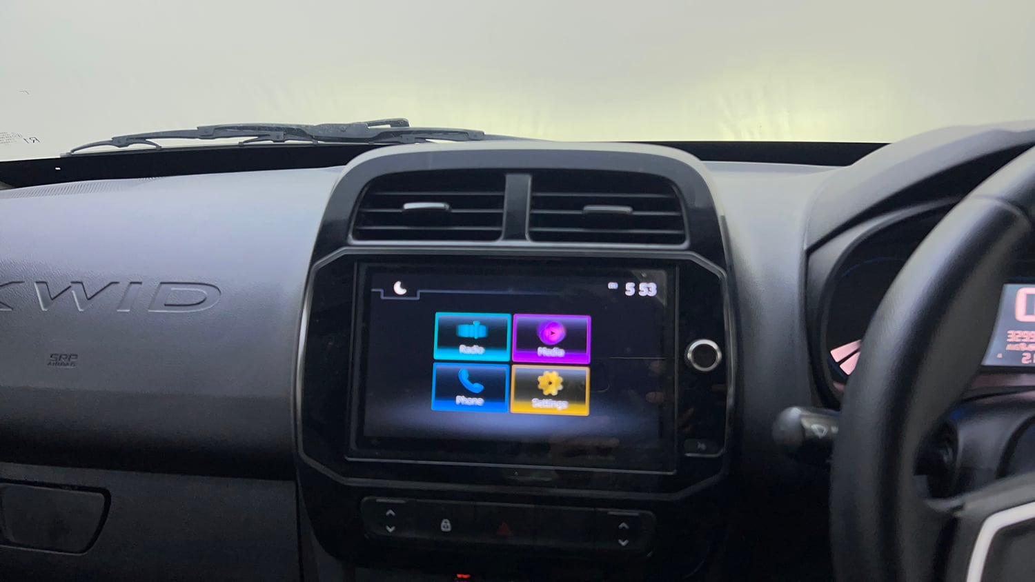 Used 2022 Renault Kwid RXT 1.0 AMT Petrol Automatic top_features Touch screen infotainment system