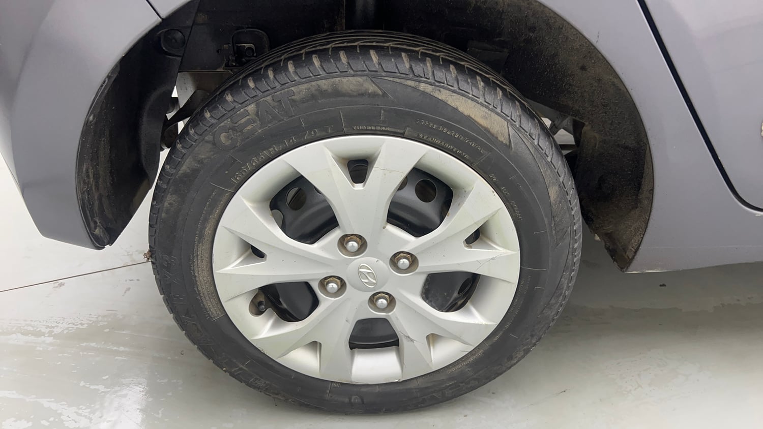 Used 2017 Hyundai Grand i10 Sportz 1.2 Kappa VTVT Petrol Manual tyres RIGHT REAR TYRE RIM VIEW