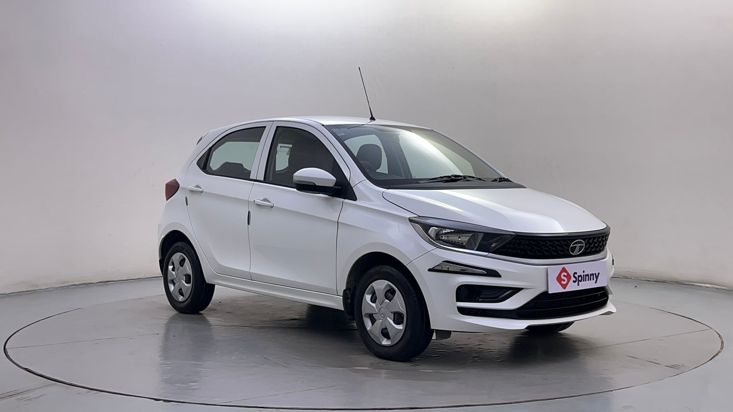 Used 2021 Tata Tiago XT Petrol Manual exterior RIGHT FRONT CORNER VIEW