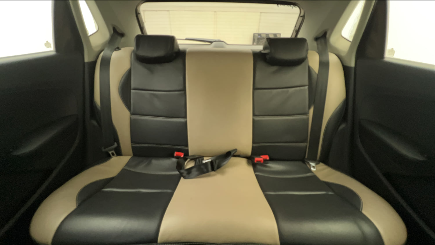 Used 2016 Volkswagen Polo Comfortline 1.2L (P) Petrol Manual interior REAR SEAT CONDITION VIEW