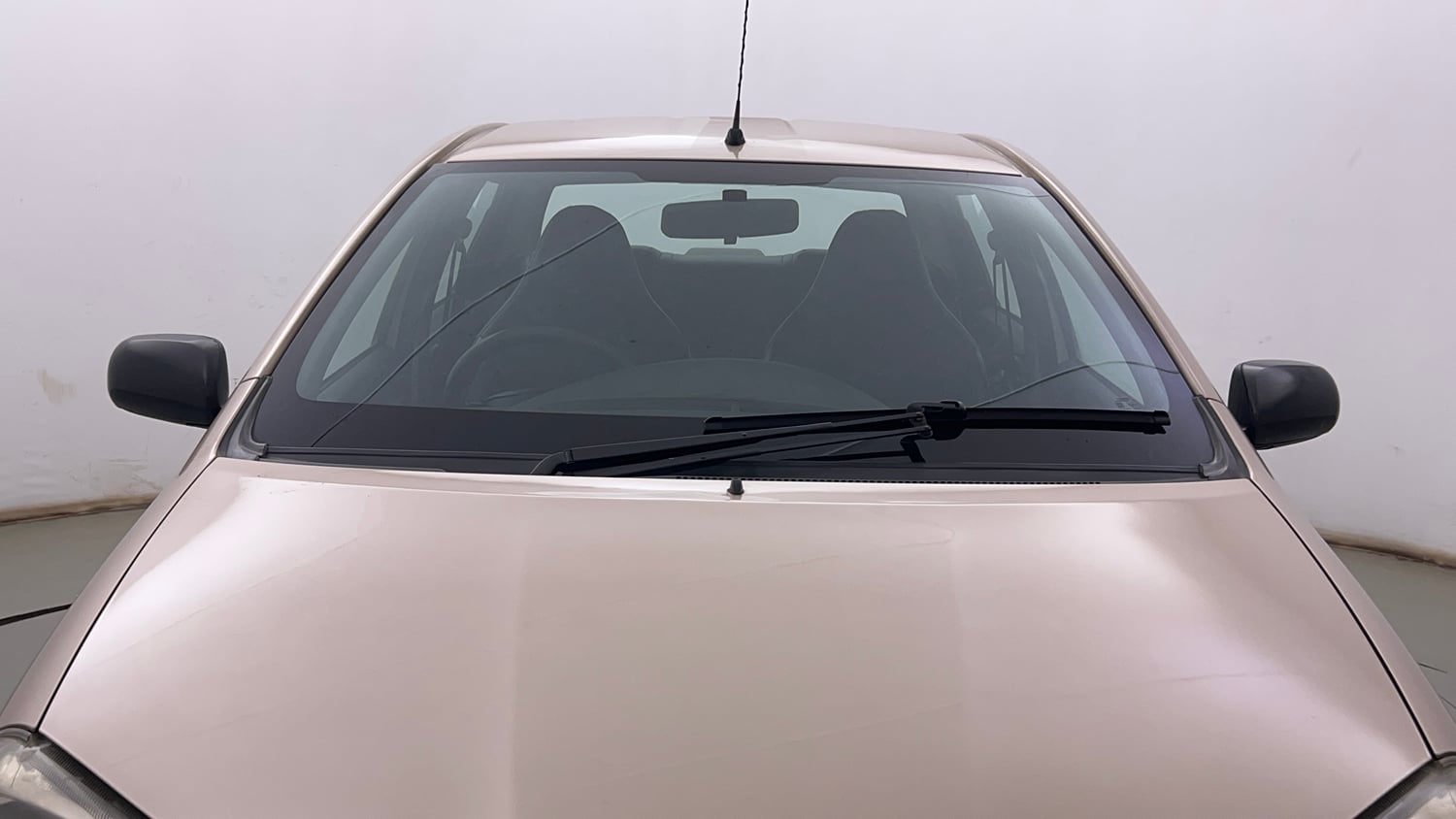 Used 2013 Toyota Etios G Petrol Manual exterior FRONT WINDSHIELD VIEW