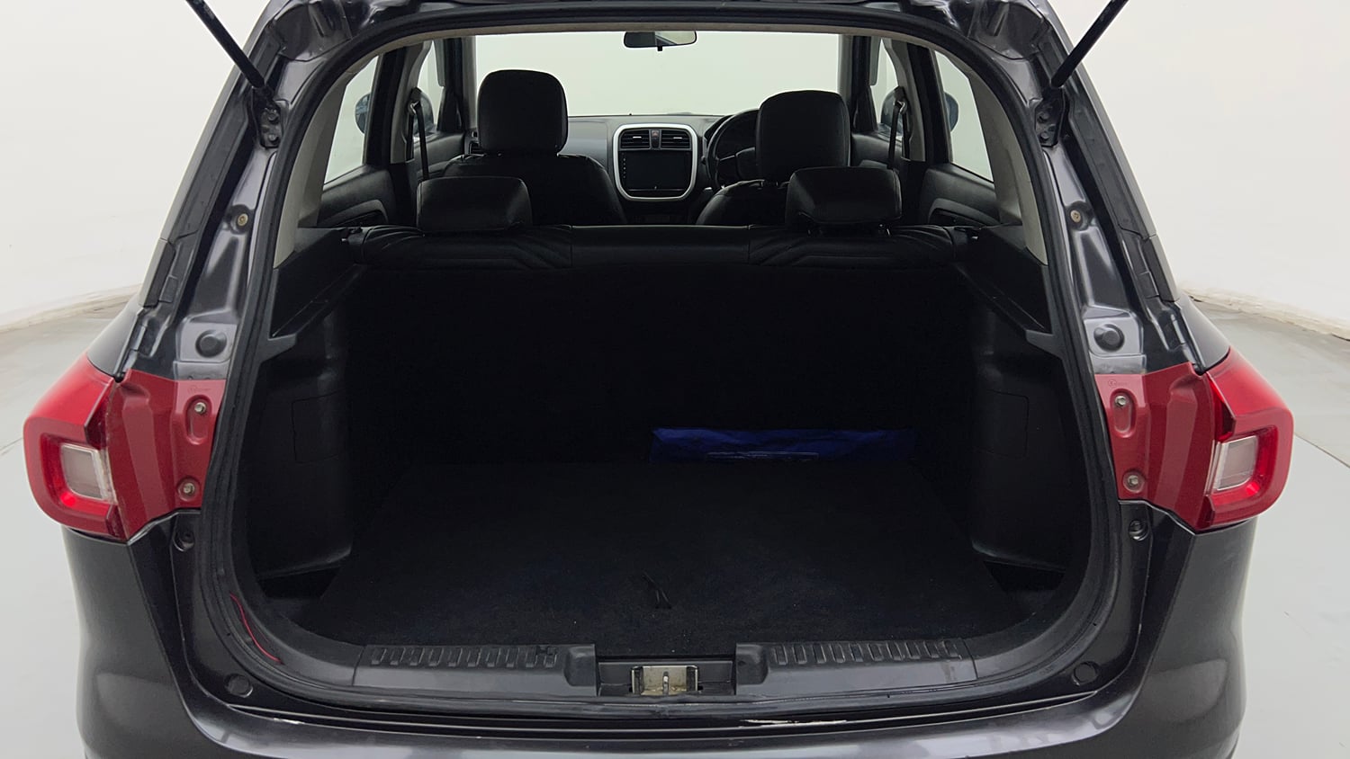 Used 2020 maruti-suzuki Vitara Brezza VXi Petrol Manual interior DICKY INSIDE VIEW