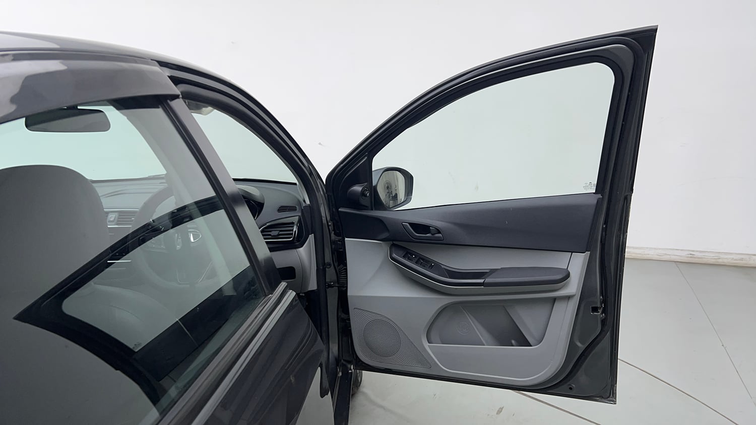 Used 2022 Tata Tiago XT Petrol Manual interior RIGHT FRONT DOOR OPEN VIEW