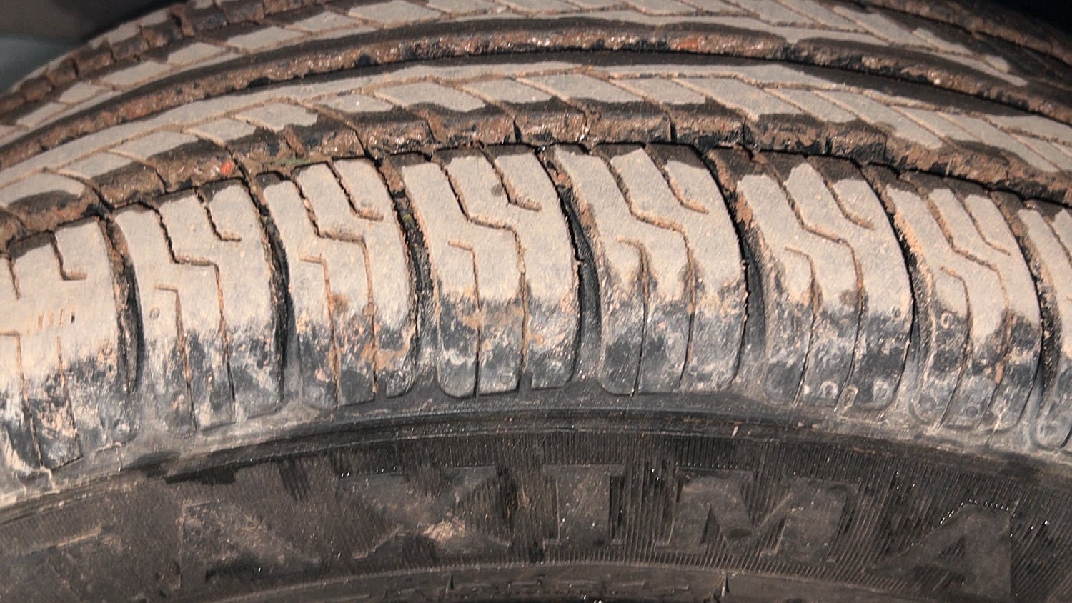 Used 2013 Toyota Etios G Petrol Manual tyres LEFT FRONT TYRE TREAD VIEW