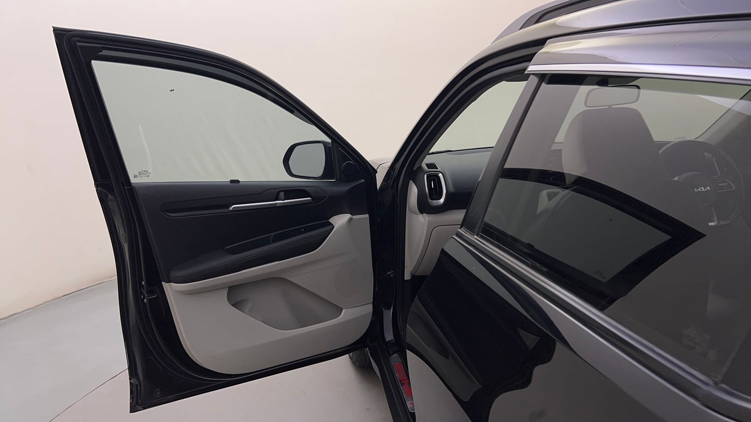 Used 2022 Kia Sonet HTX 1.5 AT Diesel Automatic interior LEFT FRONT DOOR OPEN VIEW
