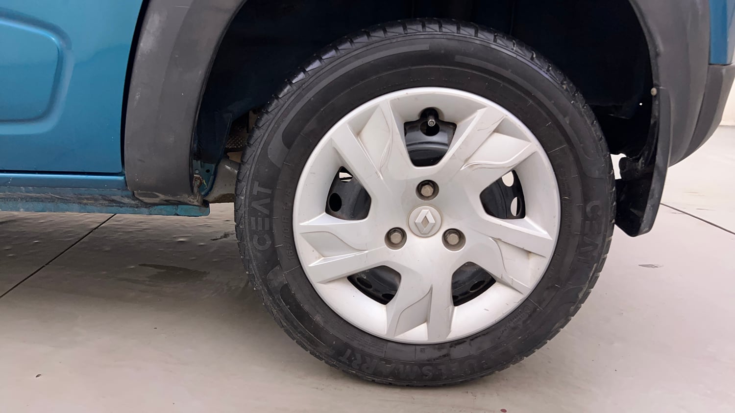 Used 2022 Renault Kwid RXT 1.0 AMT Petrol Automatic tyres LEFT REAR TYRE RIM VIEW