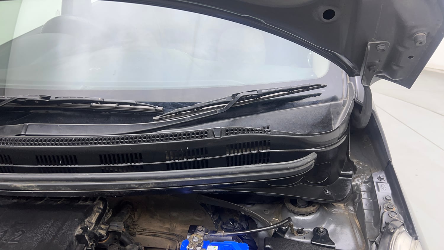 Used 2017 Hyundai Grand i10 Sportz 1.2 Kappa VTVT Petrol Manual engine ENGINE LEFT SIDE HINGE & APRON VIEW