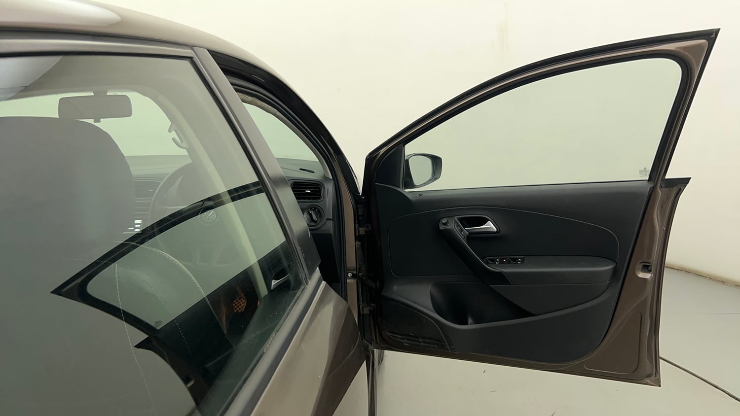 Used 2016 Volkswagen Polo Comfortline 1.2L (P) Petrol Manual interior RIGHT FRONT DOOR OPEN VIEW